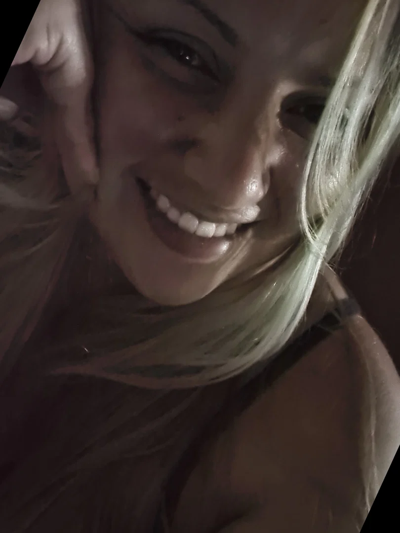 Alejandra R profile banner