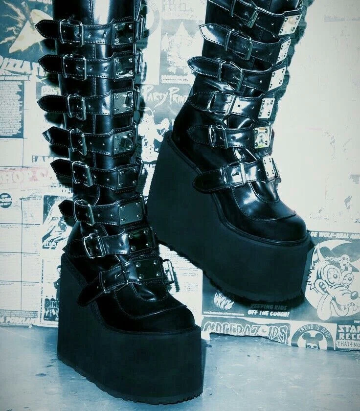 BeautifullyGothFeet's avatar