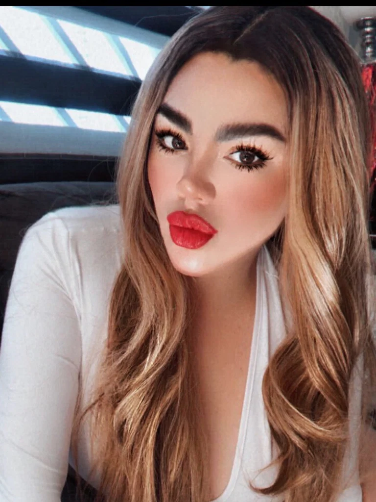Emilia Silhe's avatar
