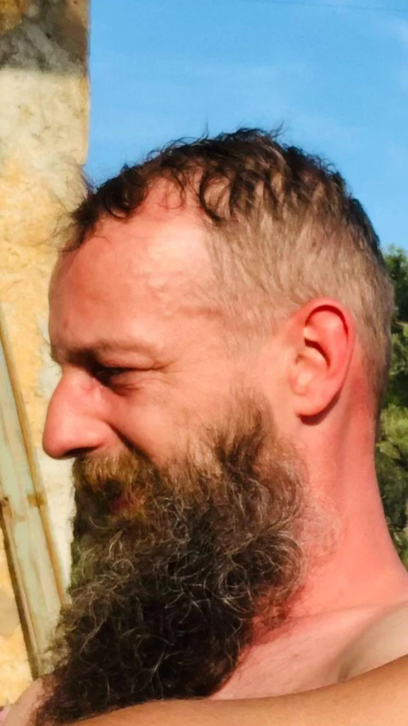 simplybeardedgay's avatar
