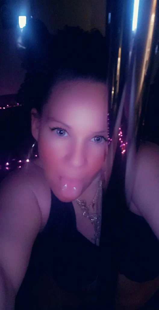 💕 Secretly Seeking Threesome 💦's avatar