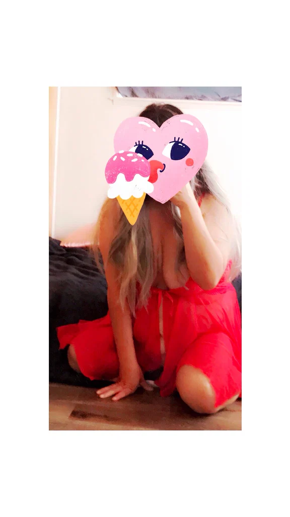 TheHouseWifeCat's avatar