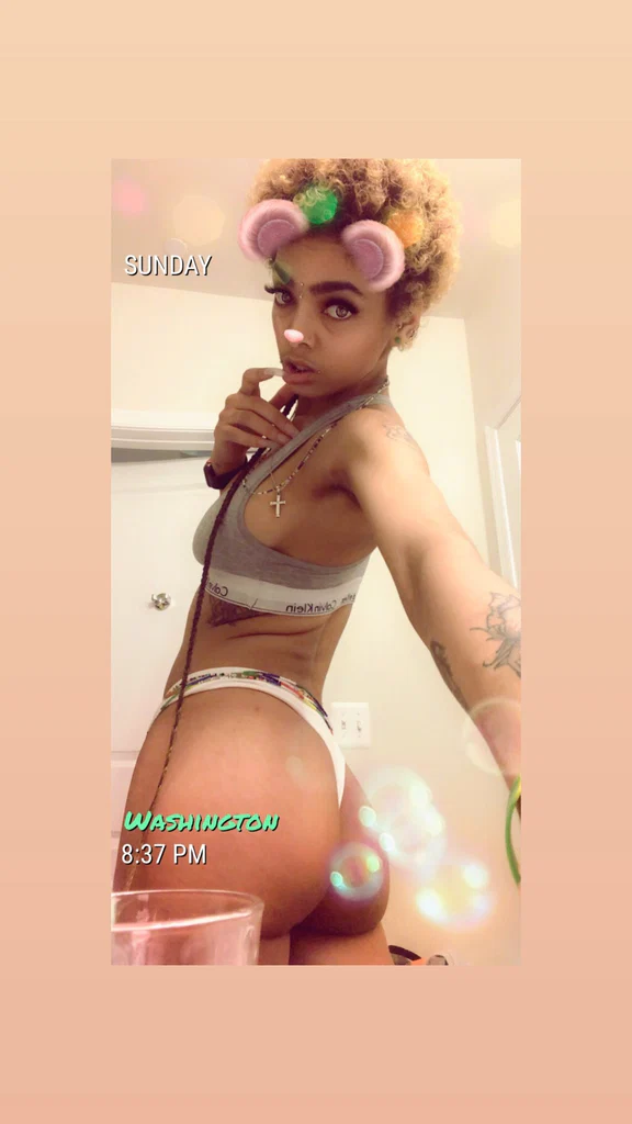 The Nudist Queen's avatar