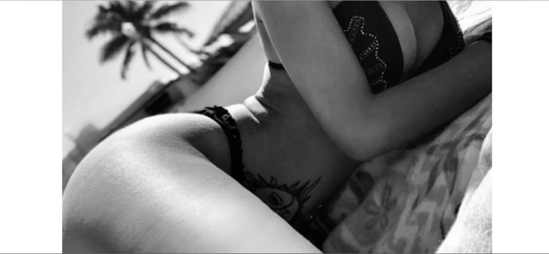 SEXYYYELLOWBONE π profile banner