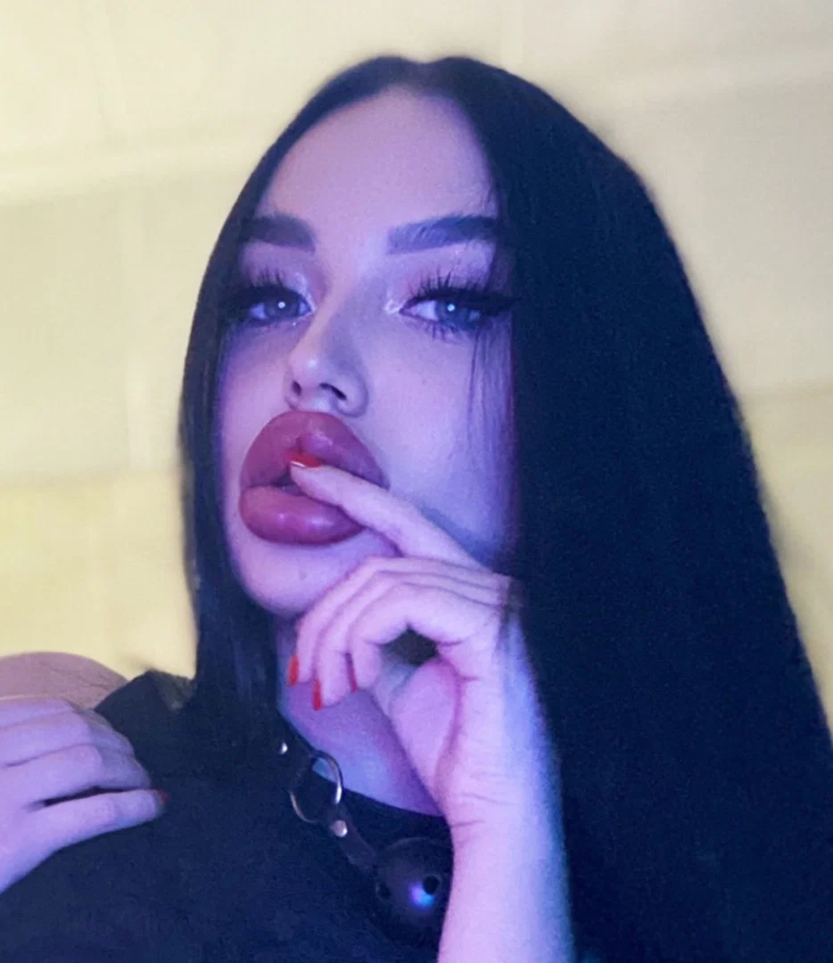DOLL BIG LIPS profile banner