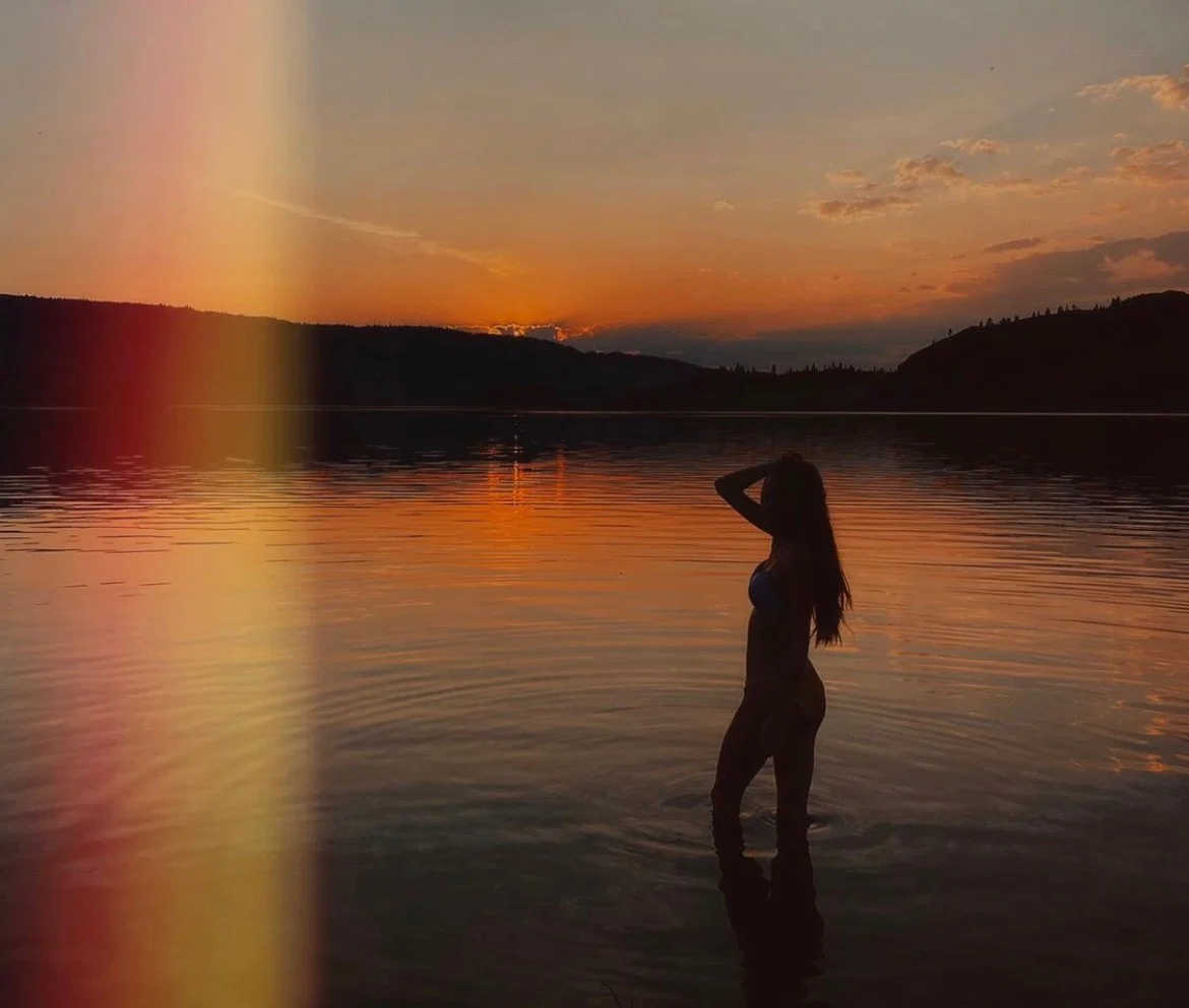 Sarah Sole profile banner