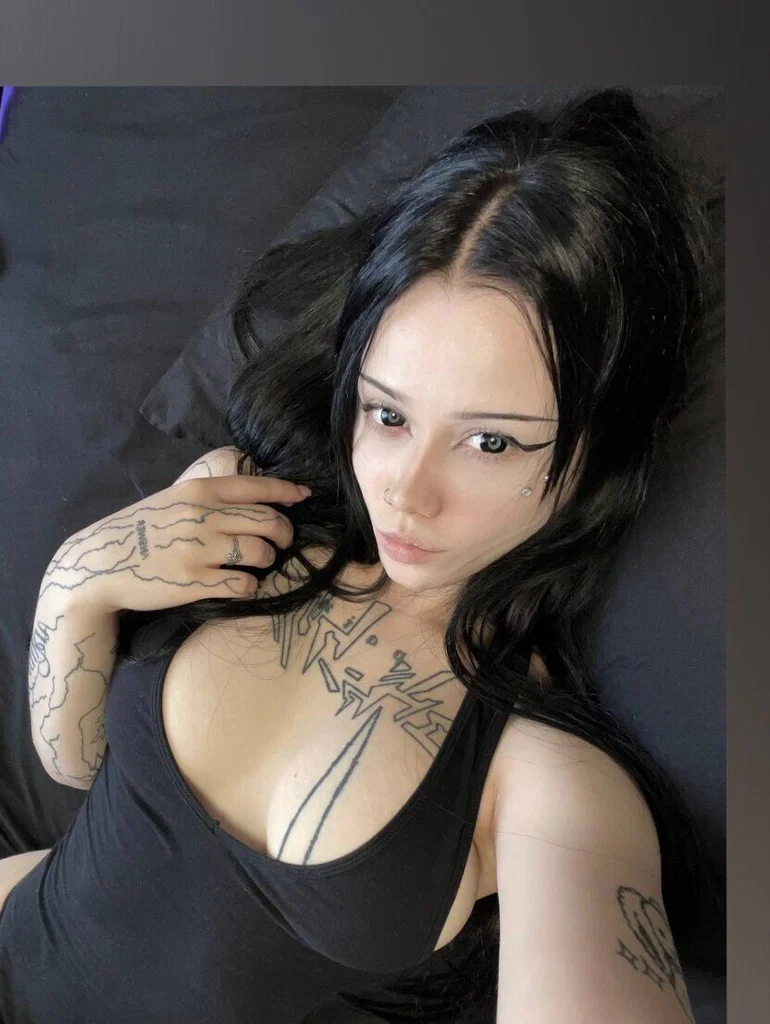 Goth Doll 💀's avatar