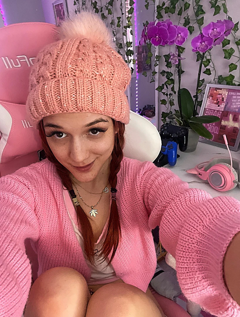 Ana Fox profile banner