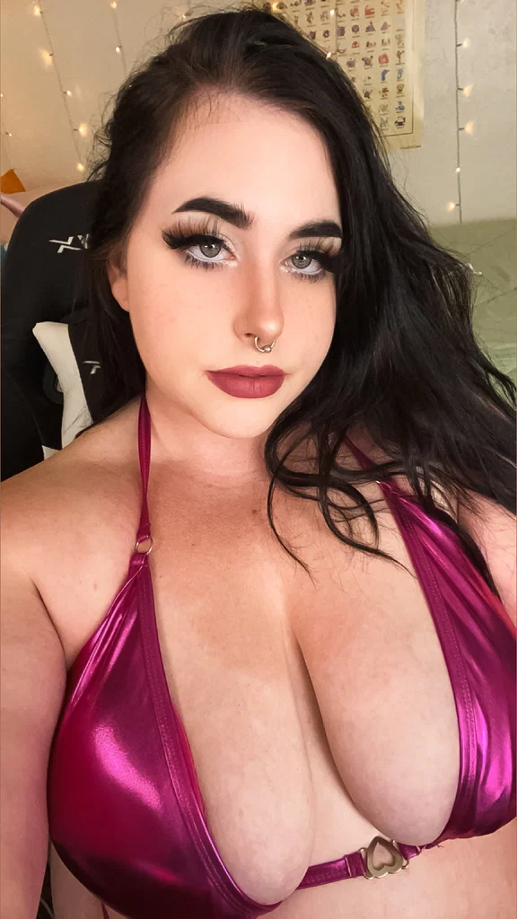 Lucy Love's avatar