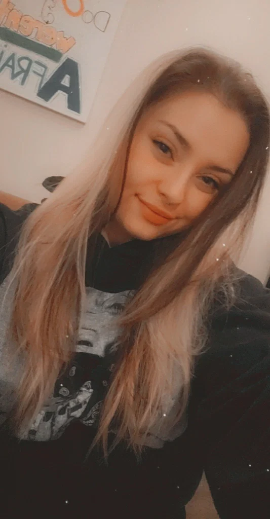 Ms. Scarlett's avatar