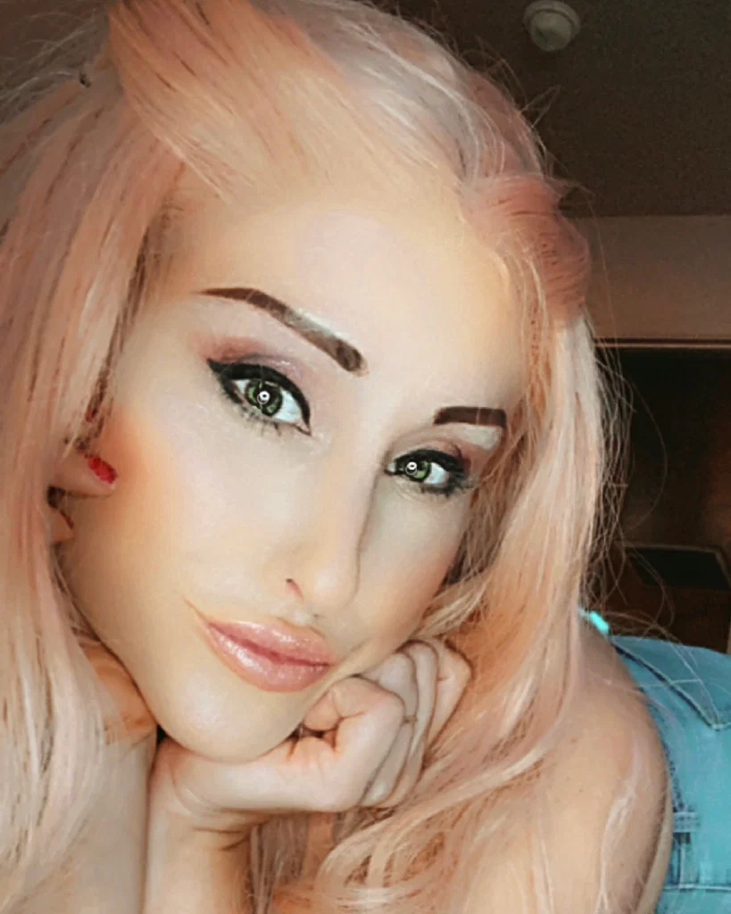 Joy Curve's avatar