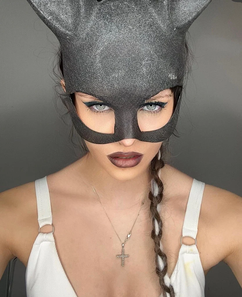Bella Stone's avatar