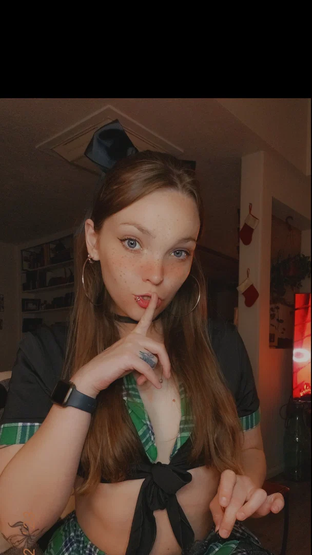 MrscloverX profile banner