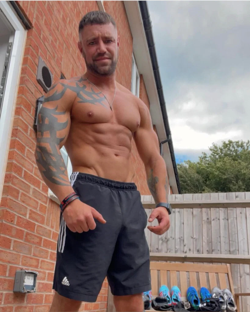 Hung muscle Brit