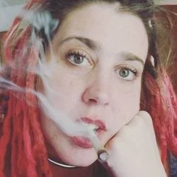 Voluptuous Smoking Nerd-Girl's avatar
