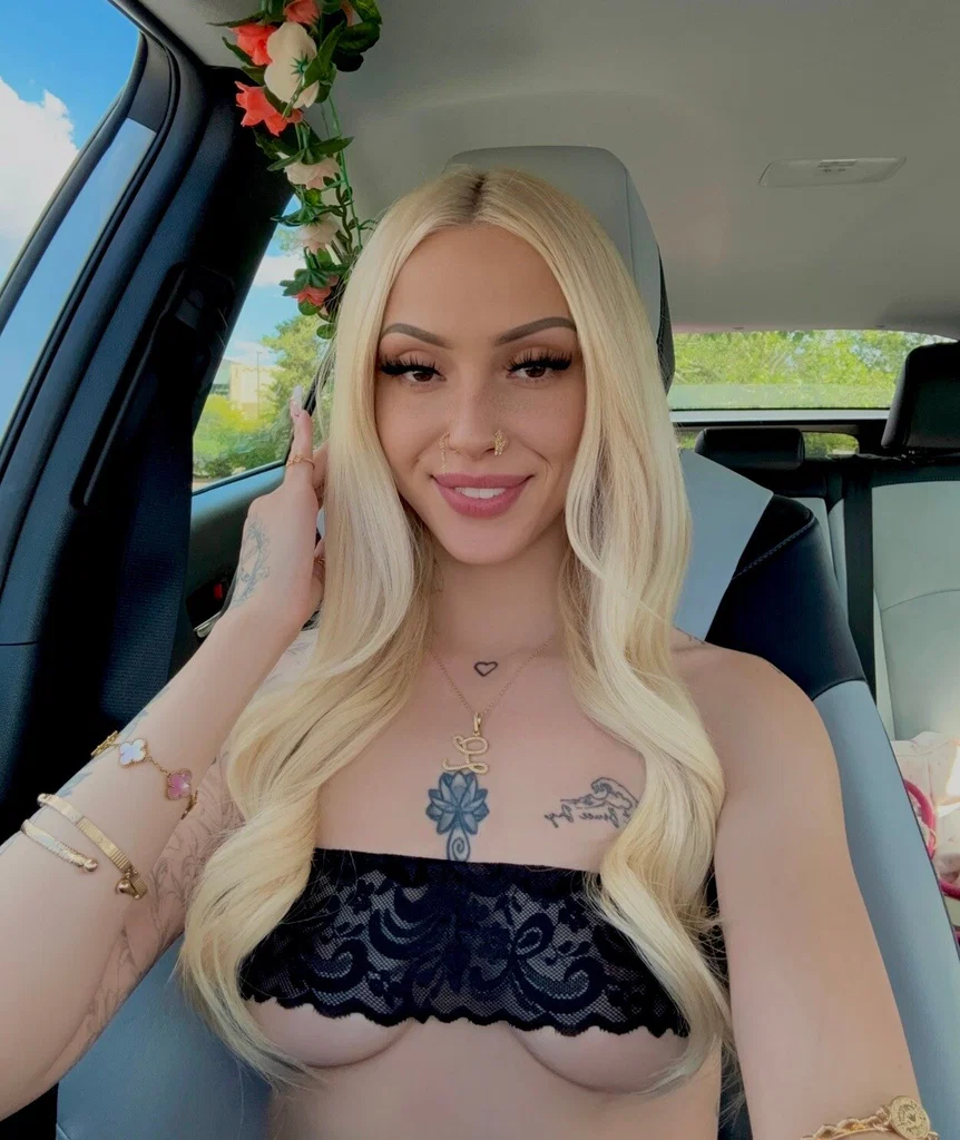 𝐋𝐀𝐕𝐄𝐄𝐍𝐀 𝐋𝐎𝐕𝐄𝐄 ☆'s avatar