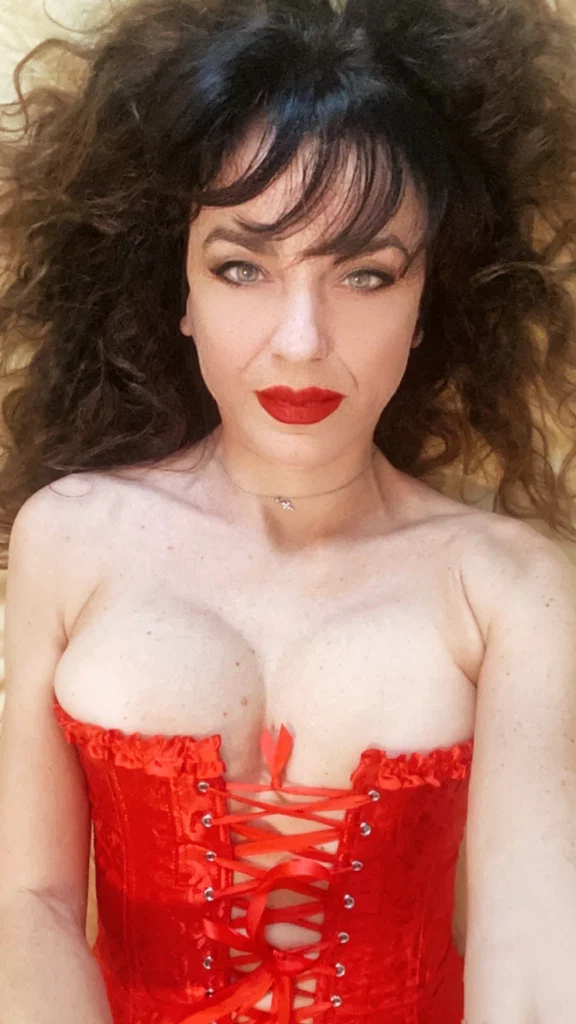 Tati 👄's avatar