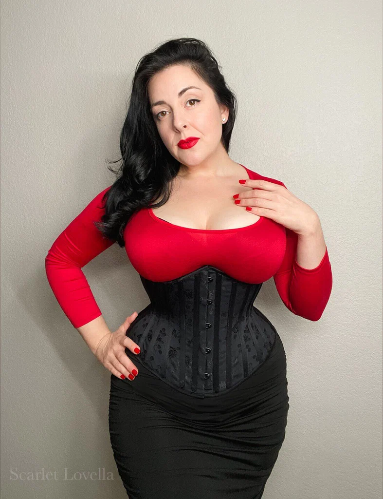 SCARLET LOVELLA