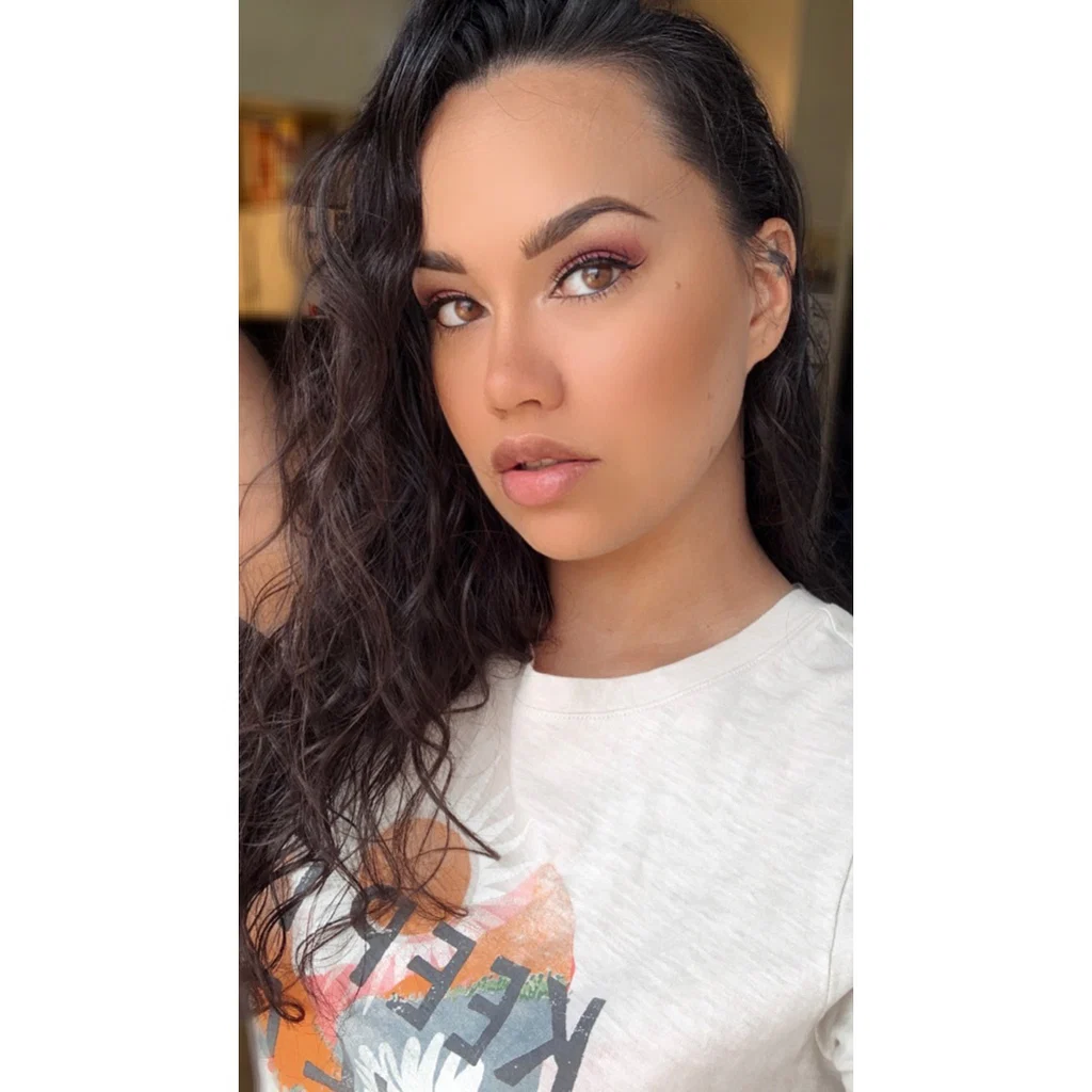 ✨ F L O ✨'s avatar