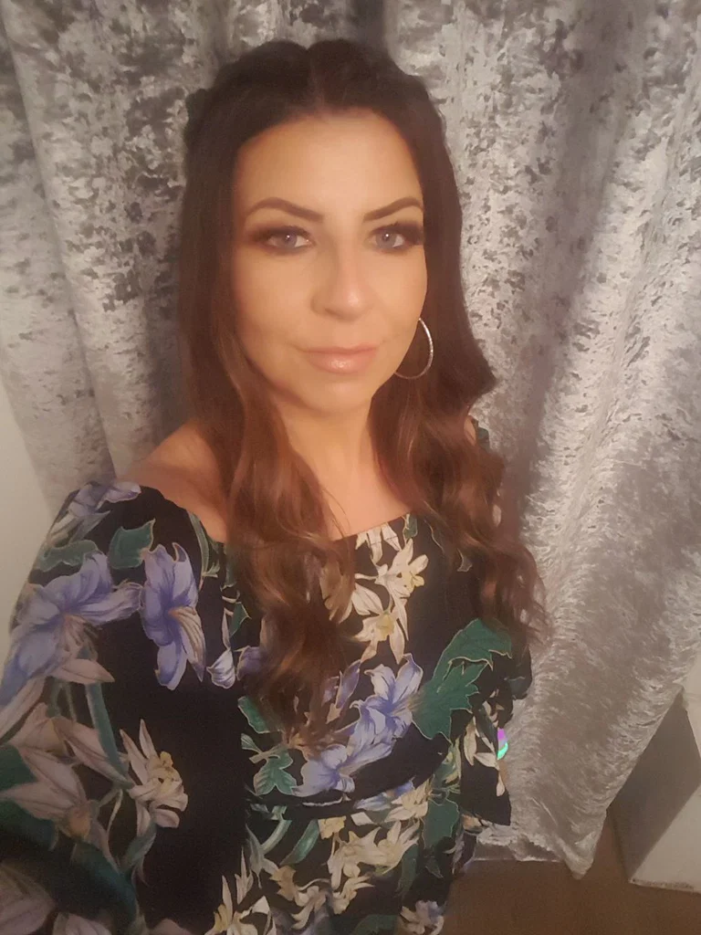 Anna Kara's avatar