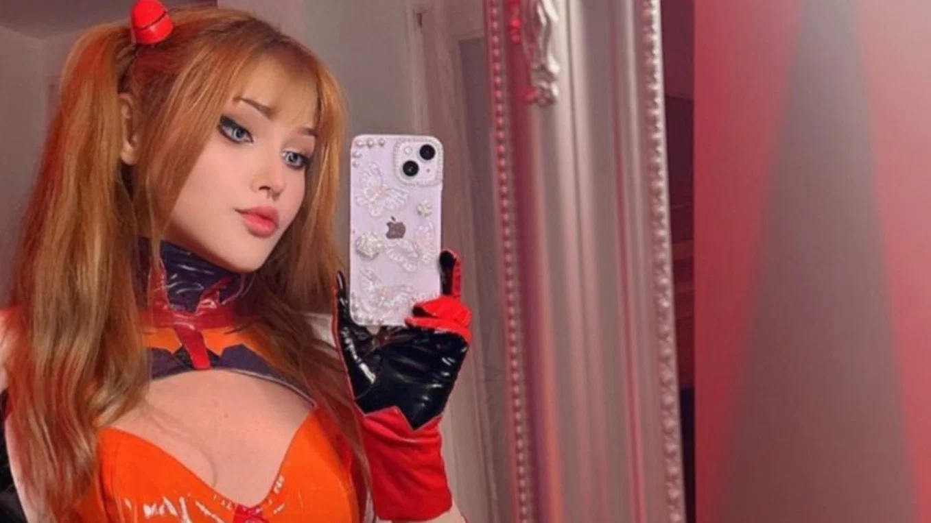 Holly Violet profile banner