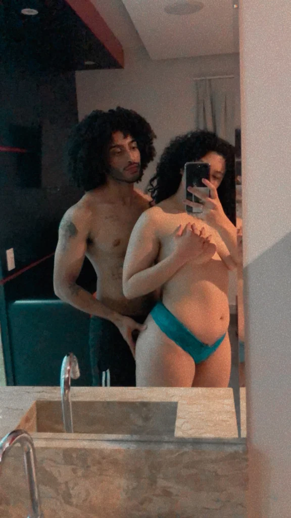 Hot Couple Free's avatar