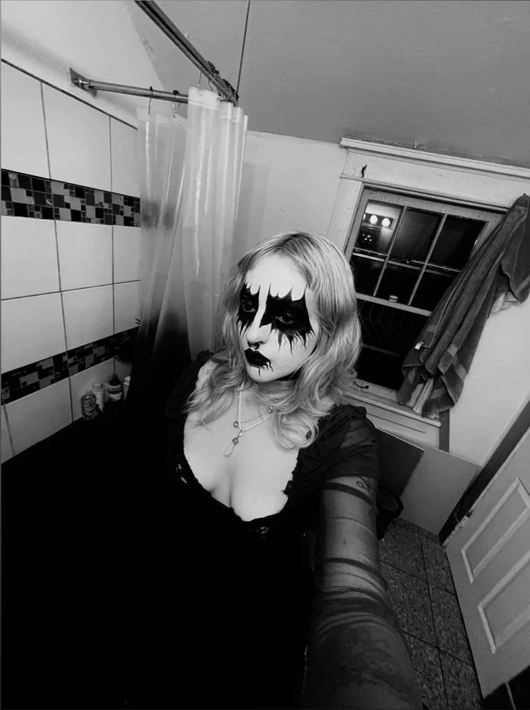 Miss Violet's avatar
