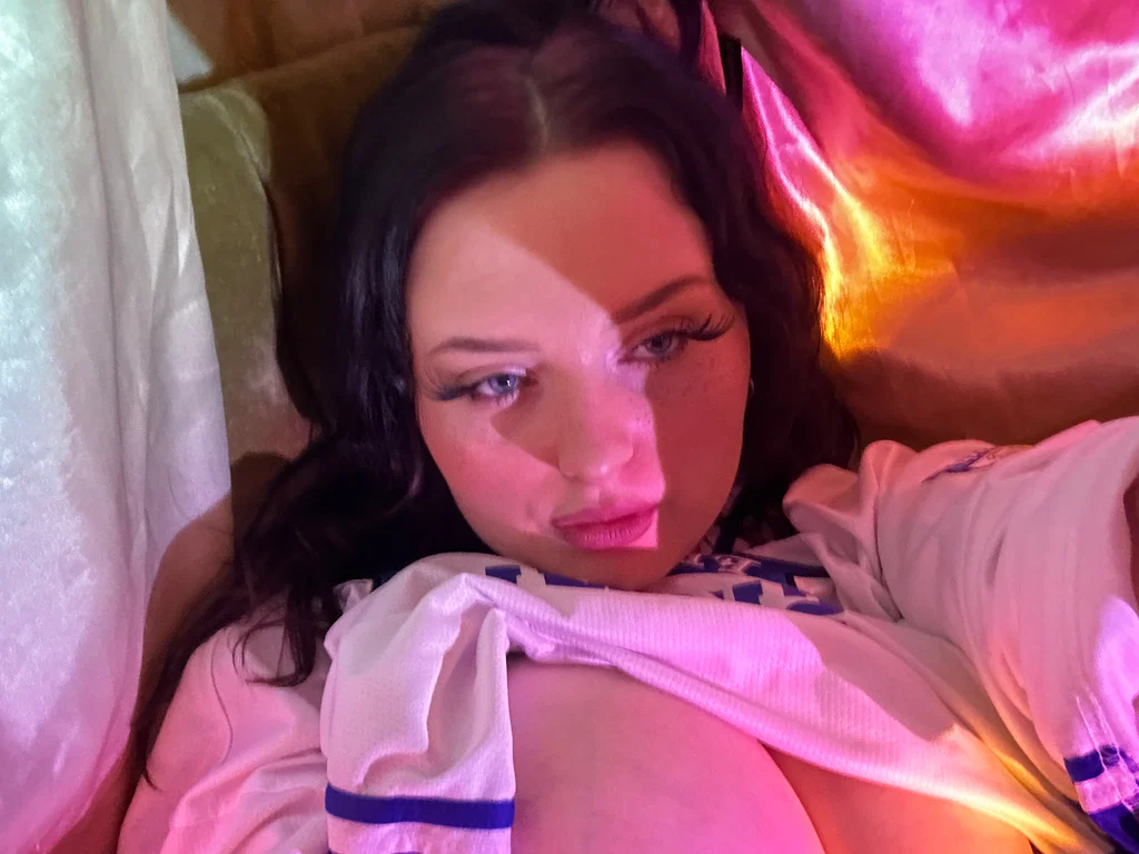 Mila Peaches's avatar