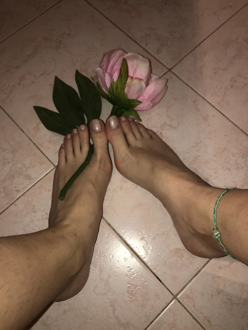 Angel’s Flexible Feet profile banner
