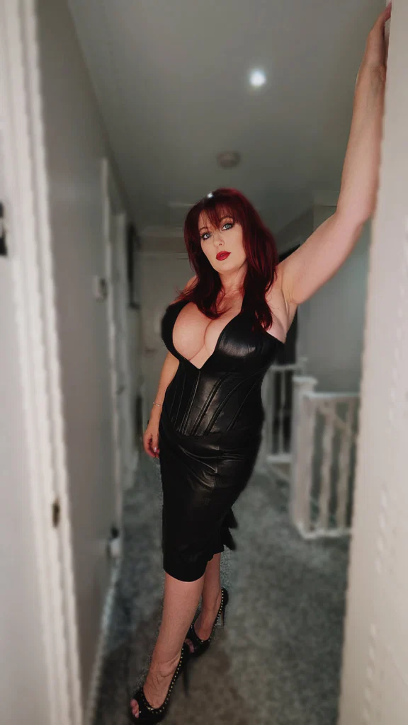 Miss Lola 🔥 KK CUP NATURAL BOOBS DOMME