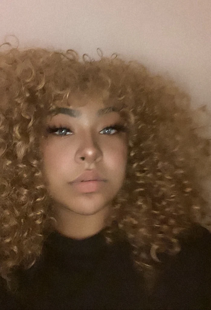 chloé jahnai's avatar