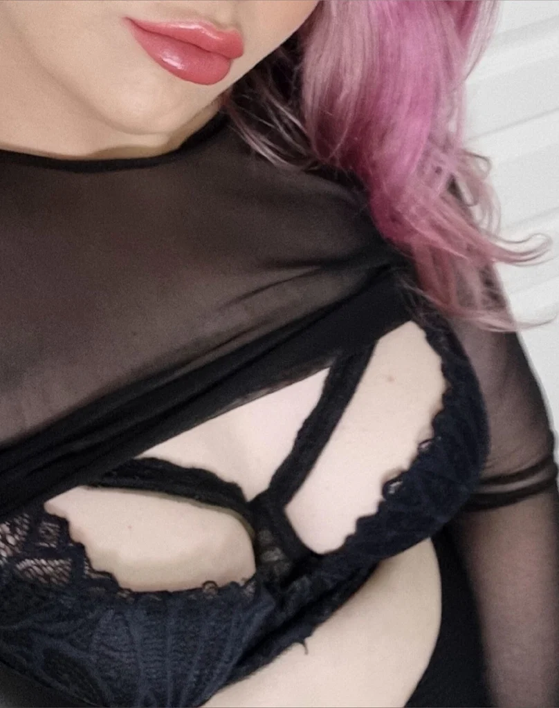 Scarlett Sucks