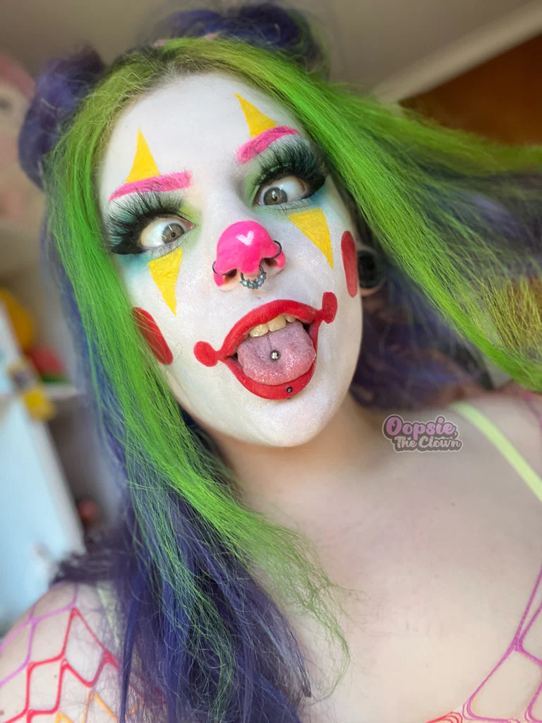 Oopsie The Clown 🫣🎪's avatar