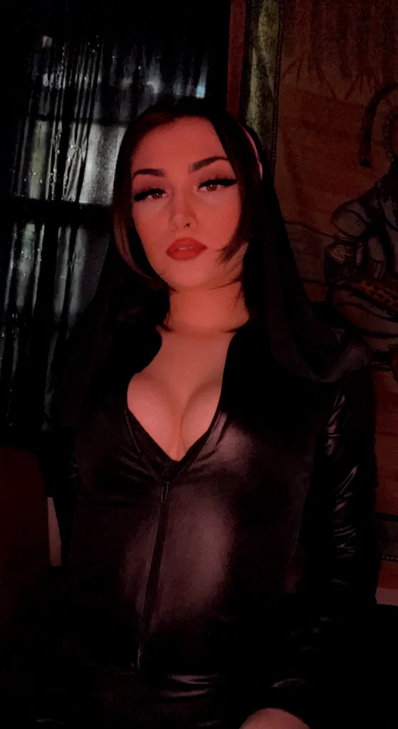 Stormy Babe's avatar