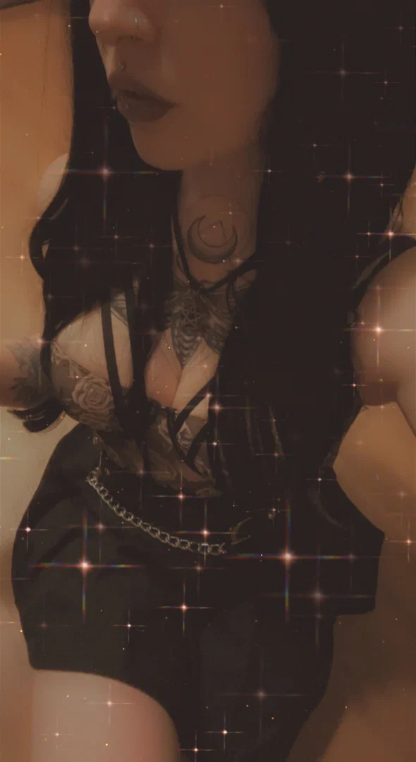Eris Rose profile banner