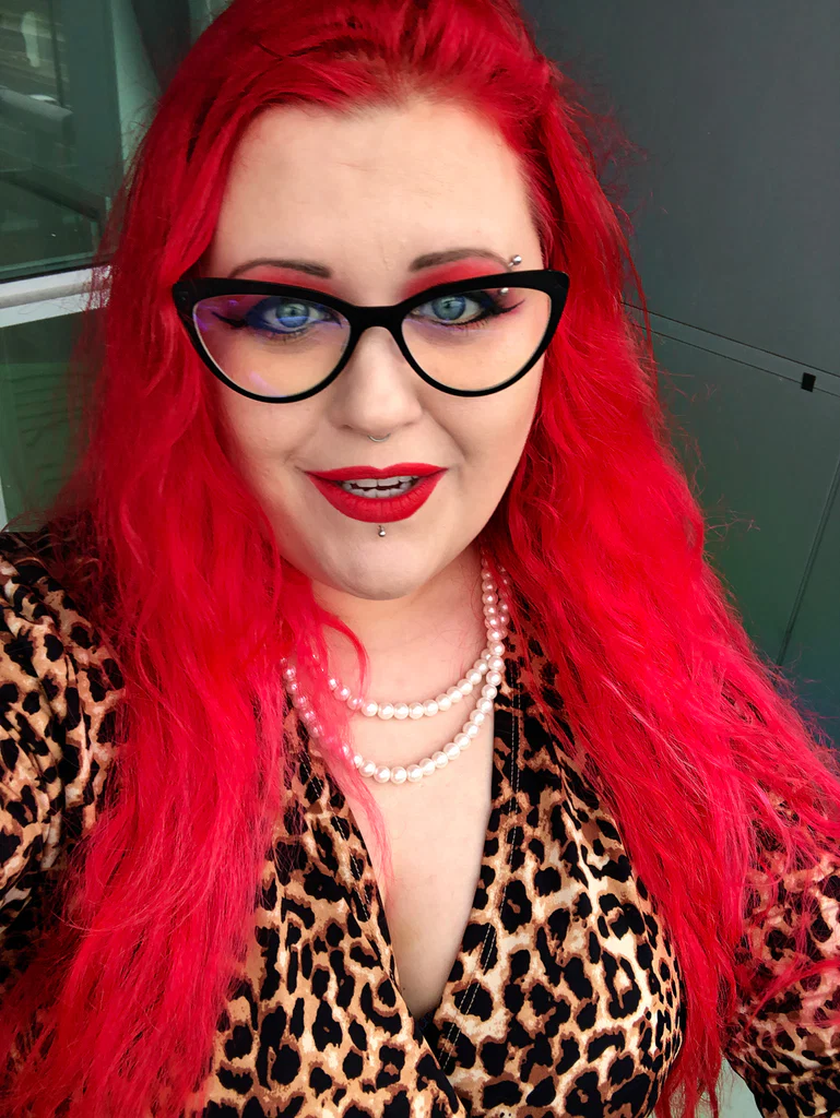 Michelle - 🦇Witchy Weird💫's avatar