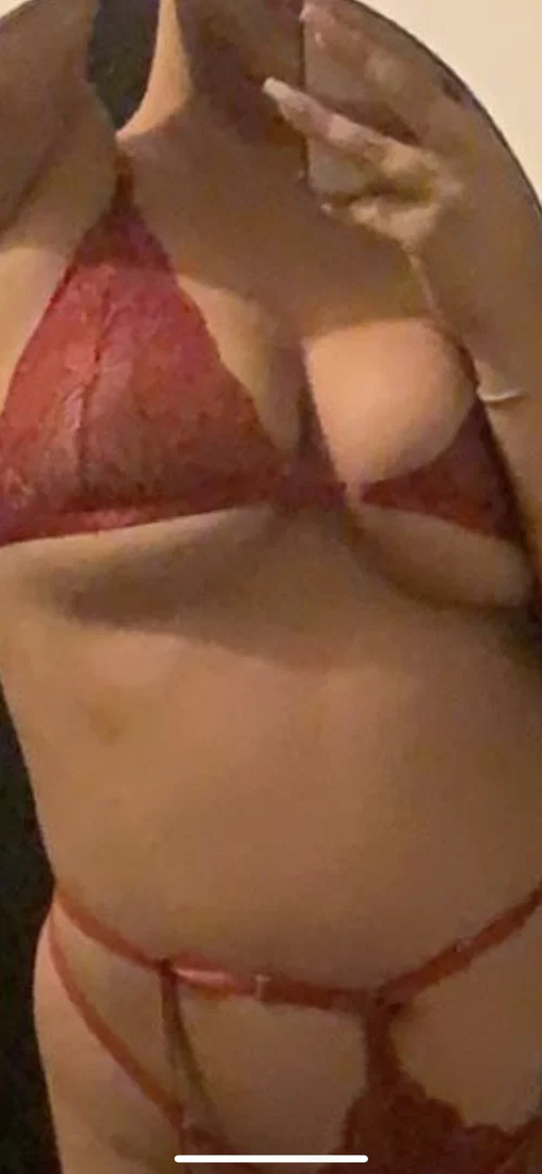 Curvybigtits profile banner