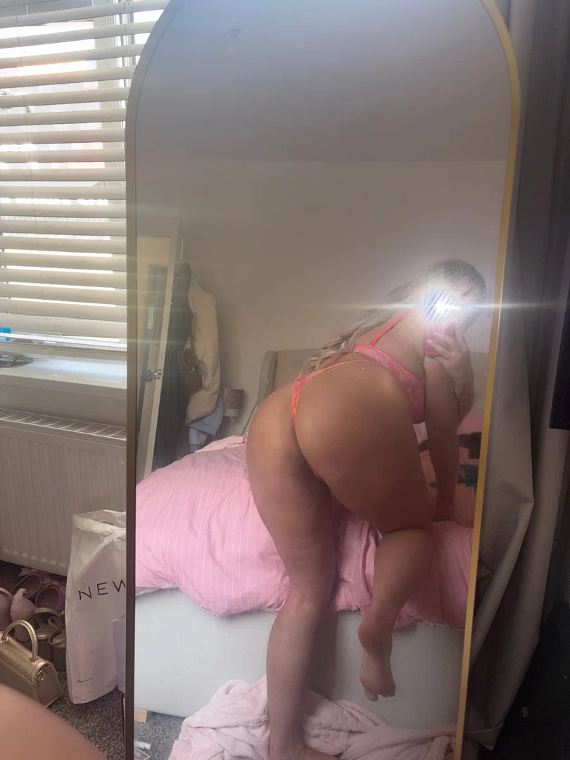 Elle || wet pussy 💦 profile banner