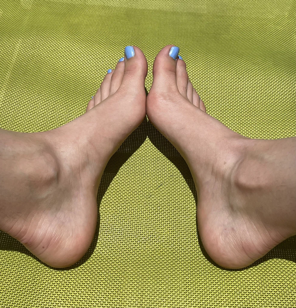 Cute Toes 👣🌈's avatar