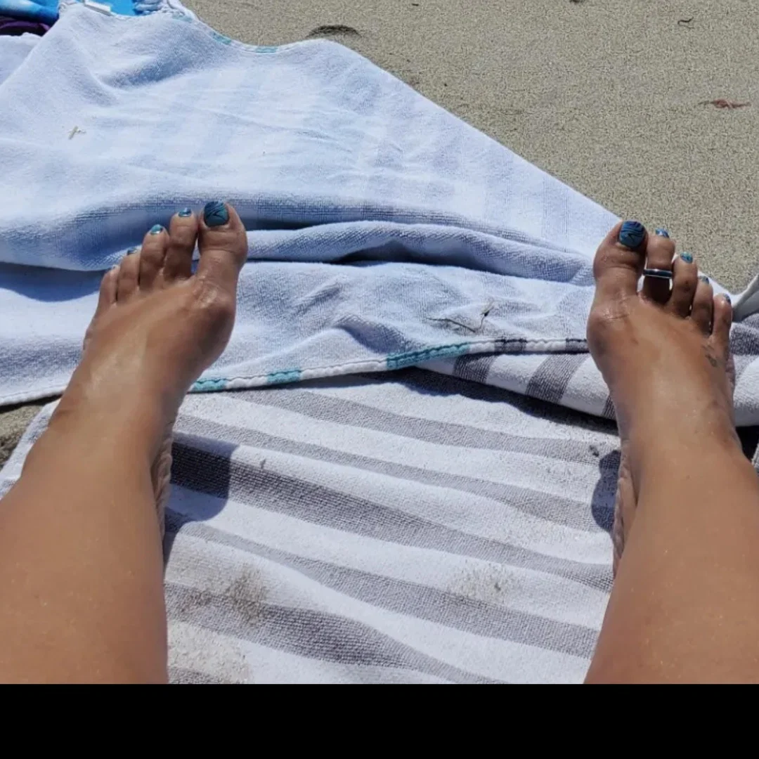 Mmmmmmm feet profile banner