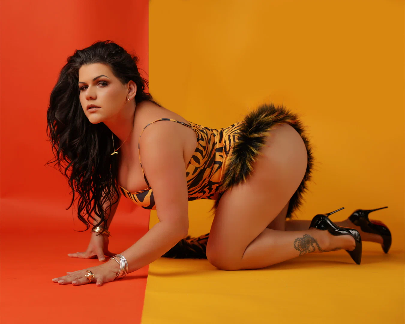 Angelina Castro profile banner