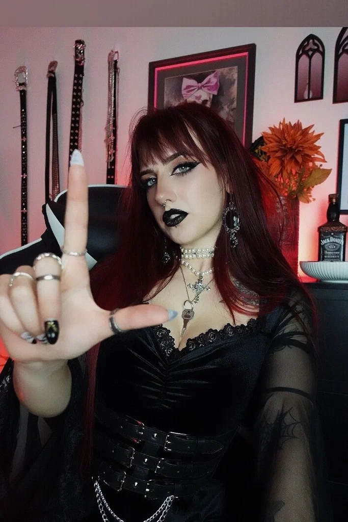 IVY FOX - gothic dominatrix 🦊