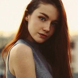 Emily Bloom's avatar