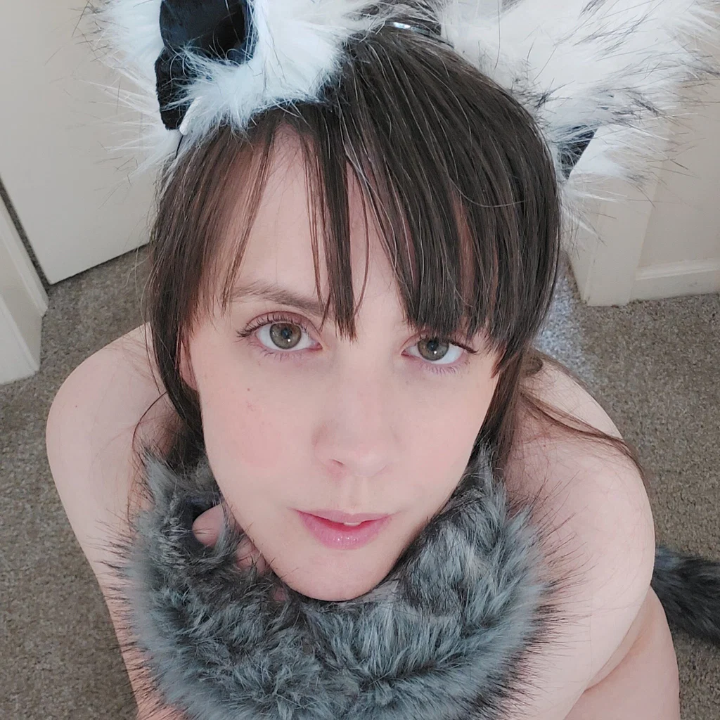 Elly Naomi's avatar