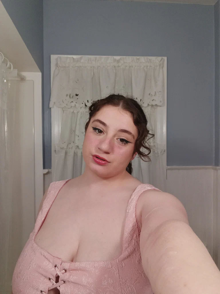 Busty Bonnie