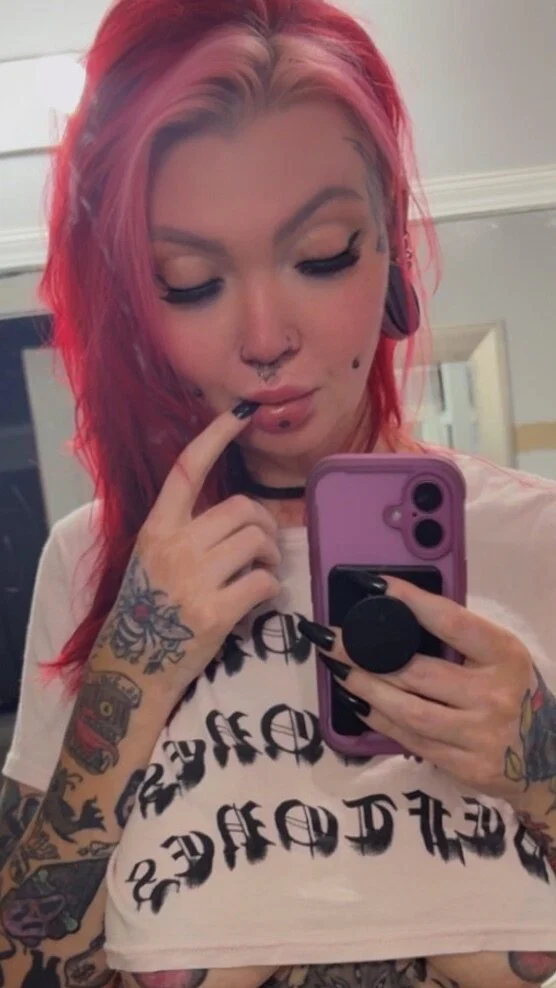 Fiona Rae's avatar