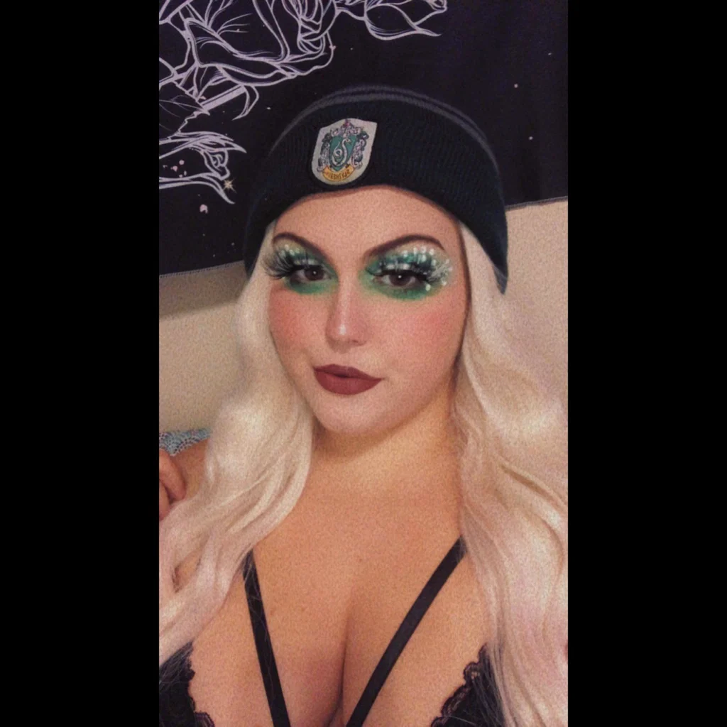 𝒷𝒶𝒷𝓎𝒹𝑜𝓁𝓁 𝒻𝓇𝑒𝑒's avatar