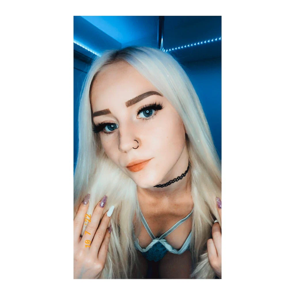 AdriannaRose's avatar