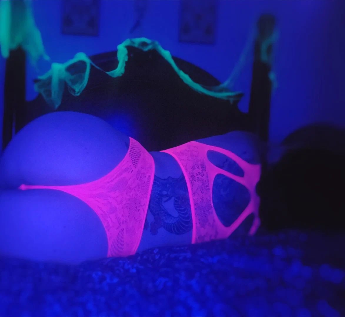 Alix Rouge profile banner