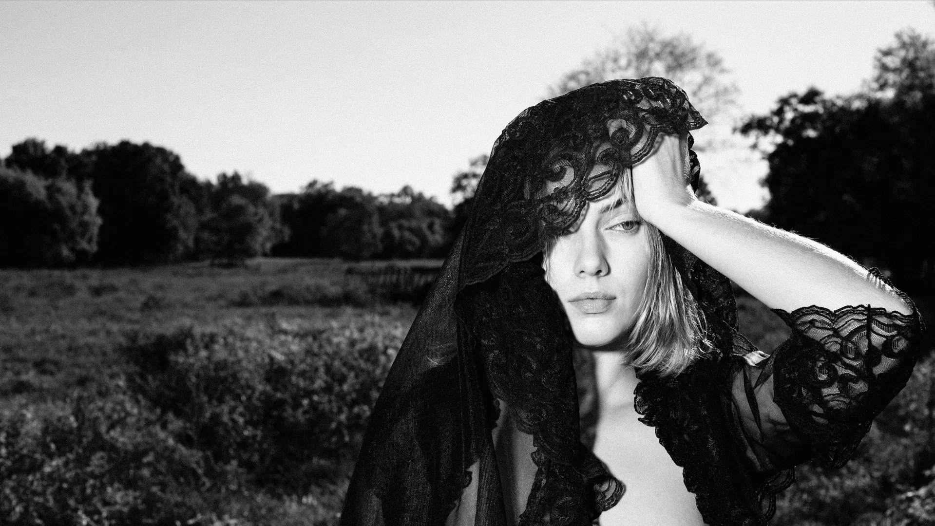 SirinaGibson profile banner